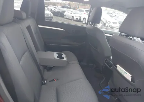 2015 Toyota Highlander Le V6 z USA, uszkodzony, nr VIN 5TDBKRFH6FS222861